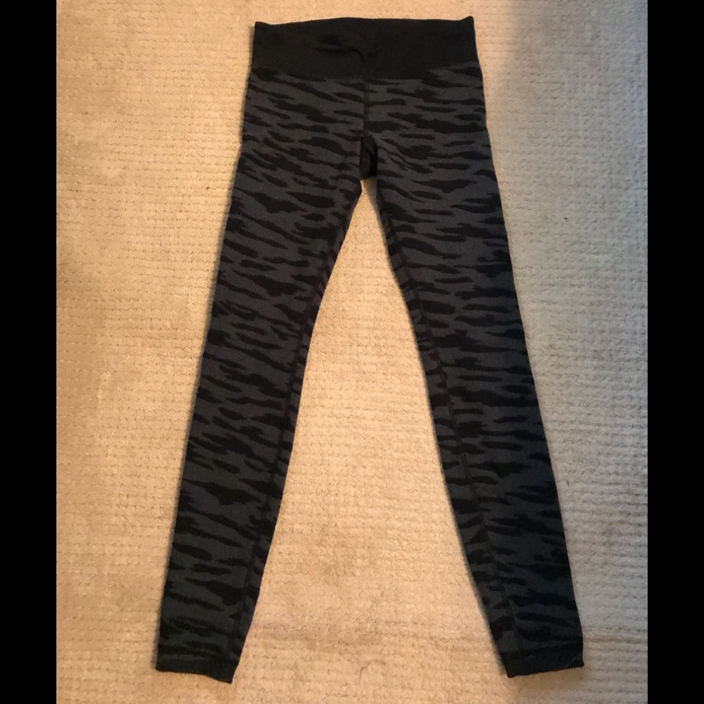 Under armour camo black and grey fleece legging